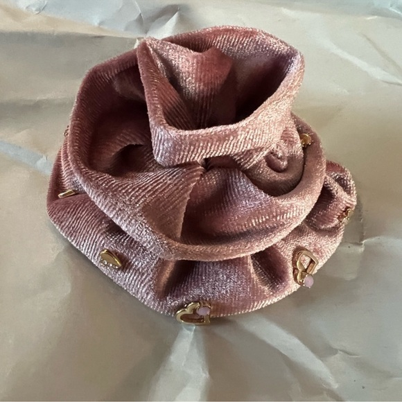 Free People Muave Pink Rosette Pin And 5
Pair Stud Earrings - Picture 2 of 8